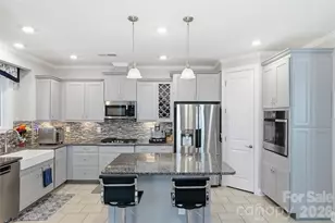 7111 Overjoyed Crossing, Charlotte, NC 28215 - Photo 9