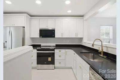 790 Rock Lake Glen, Fort Mill, SC 29715 - Photo 3