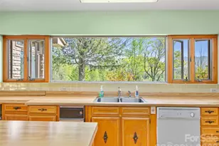 110 Crest View Rd, Burnsville, NC 28714 - Photo 13