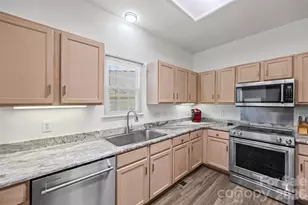 13020 Shannon Park Ln, Charlotte, NC 28273 - Photo 7