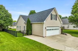 182 Misty Valley Rd, Fletcher, NC 28732 - Photo 3