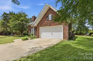 2800 Wingfield Pl, Charlotte, NC 28210 - Photo 3