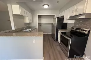 3600 Cobbleridge Dr, Charlotte, NC 28215 - Photo 3