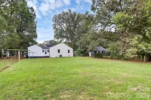 5726 Oak Dr, Charlotte, NC 28216 - Photo 29