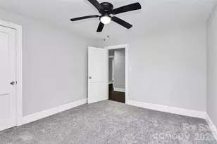 5726 Oak Dr, Charlotte, NC 28216 - Photo 17