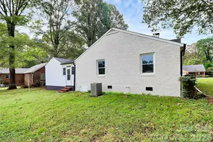 5726 Oak Dr, Charlotte, NC 28216 - Photo 31