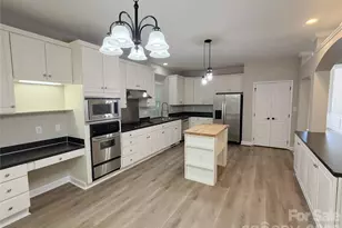 6000 Hunter Ln, Matthews, NC 28104 - Photo 11