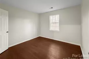 5933 Ruth Dr, Charlotte, NC 28215 - Photo 15