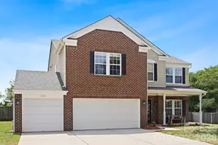 1720 Grove Tree Ln, Clover, SC 29710 - Photo 3