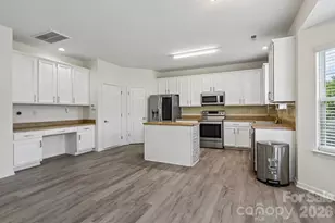 9621 Rothman Ln, Charlotte, NC 28215 - Photo 13