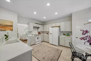 2520 Thornfield Rd, Charlotte, NC 28273 - Photo 9