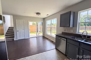 7115 Wandering Creek Dr, Charlotte, NC 28216 - Photo 5