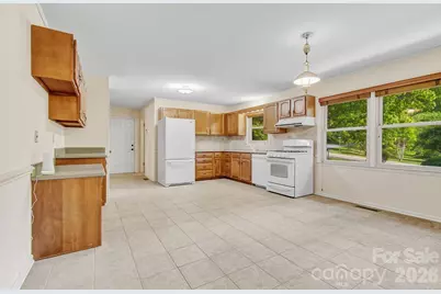 106 Muirfield Court, Hendersonville, NC 28791 - Photo 5