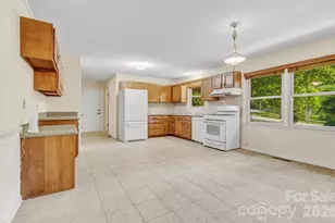 106 Muirfield Ct, Hendersonville, NC 28791 - Photo 5