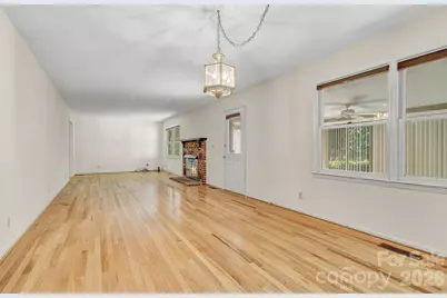106 Muirfield Court, Hendersonville, NC 28791 - Photo 11