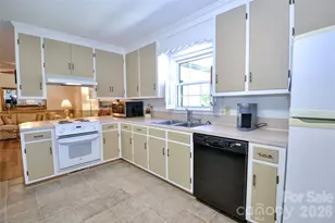 2404 Wedgewood Dr, Salisbury, NC 28146 - Photo 11