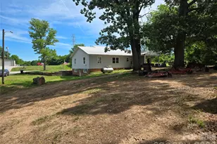 1127 N Mountain St, Blacksburg, SC 29702 - Photo 11
