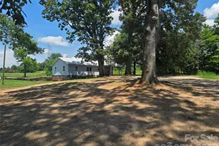 1127 N Mountain St, Blacksburg, SC 29702 - Photo 9