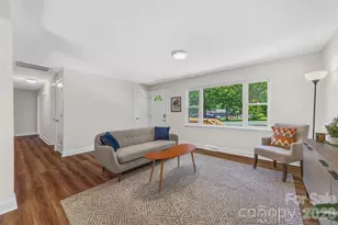 2111 Shalimar Dr, Charlotte, NC 28216 - Photo 5