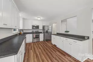 2111 Shalimar Dr, Charlotte, NC 28216 - Photo 9
