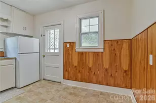 101 E Skyland Cir, Asheville, NC 28804 - Photo 5