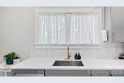 413 W 5th Avenue, Gastonia, NC 28052 - Photo 15