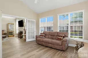 2118 N Castle Ct, Matthews, NC 28105 - Photo 5