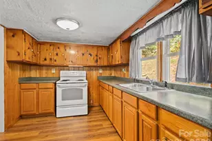 160 Cooper St, Canton, NC 28716 - Photo 9