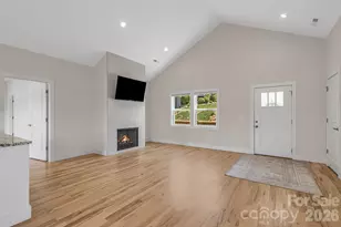 215 Oak Mdw Ln, Asheville, NC 28804 - Photo 5