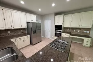 4714 Avonwood Ln, Charlotte, NC 28270 - Photo 17