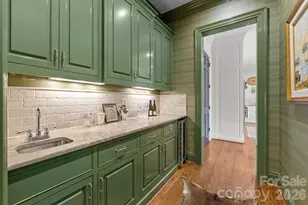 168 Cherokee Rd, Charlotte, NC 28207 - Photo 9