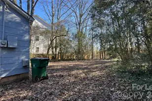 2621 Dr Carver Rd, Charlotte, NC 28208 - Photo 13
