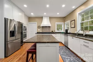 100 Welwyn Ln, Asheville, NC 28805 - Photo 3