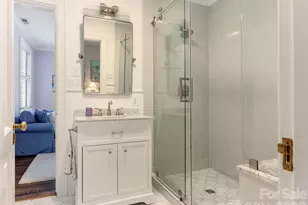 714 Edgehill Rd N, Charlotte, NC 28207 - Photo 27