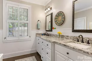 714 Edgehill Rd N, Charlotte, NC 28207 - Photo 29