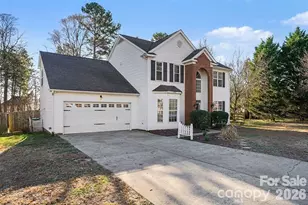 10317 Stoneykirk Ln, Charlotte, NC 28269 - Photo 3
