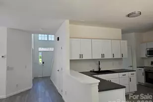 10317 Stoneykirk Ln, Charlotte, NC 28269 - Photo 9