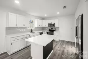 10107 Clairemore Pl, Charlotte, NC 28216 - Photo 3
