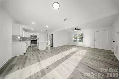 10107 Clairemore Place, Charlotte, NC 28216 - Photo 5