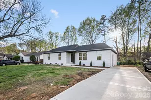 10107 Clairemore Pl, Charlotte, NC 28216 - Photo 15