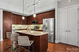 4625 Piedmont Row Dr, Charlotte, NC 28210 - Photo 5