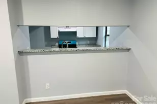 8029 Cedar Glen Dr, Charlotte, NC 28212 - Photo 3