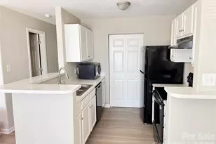 1063 Triece Ln, Charlotte, NC 28215 - Photo 11