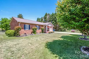 2426 Ashford Dr, Newton, NC 28658 - Photo 3