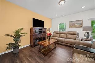 8031 Ramsburg Dr, Charlotte, NC 28269 - Photo 17
