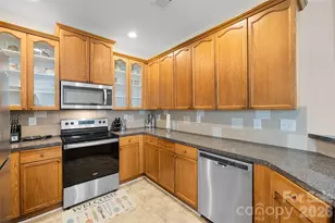 330 Bridal Veil Dr, Charlotte, NC 28217 - Photo 9