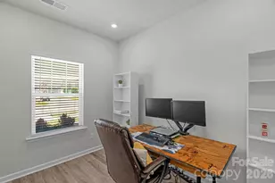 6028 Gala Ln, Charlotte, NC 28215 - Photo 9