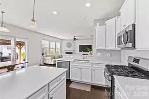 16016 Harbor Hill Dr, Charlotte, NC 28273 - Photo 17