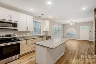1521 Hawthorne Ln, Charlotte, NC 28205 - Photo 9