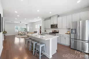 3742 Memorial Pkwy, Charlotte, NC 28217 - Photo 9